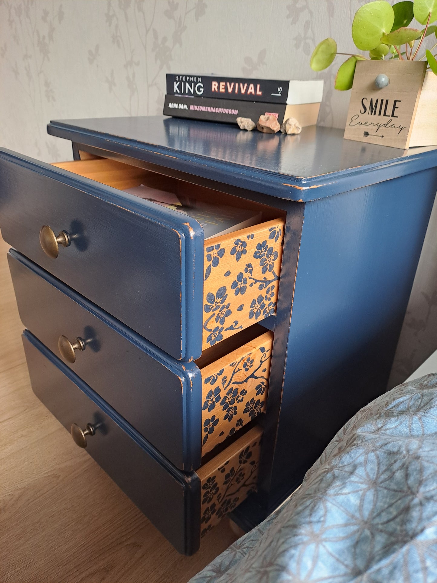 Nachtkastje donkerblauw