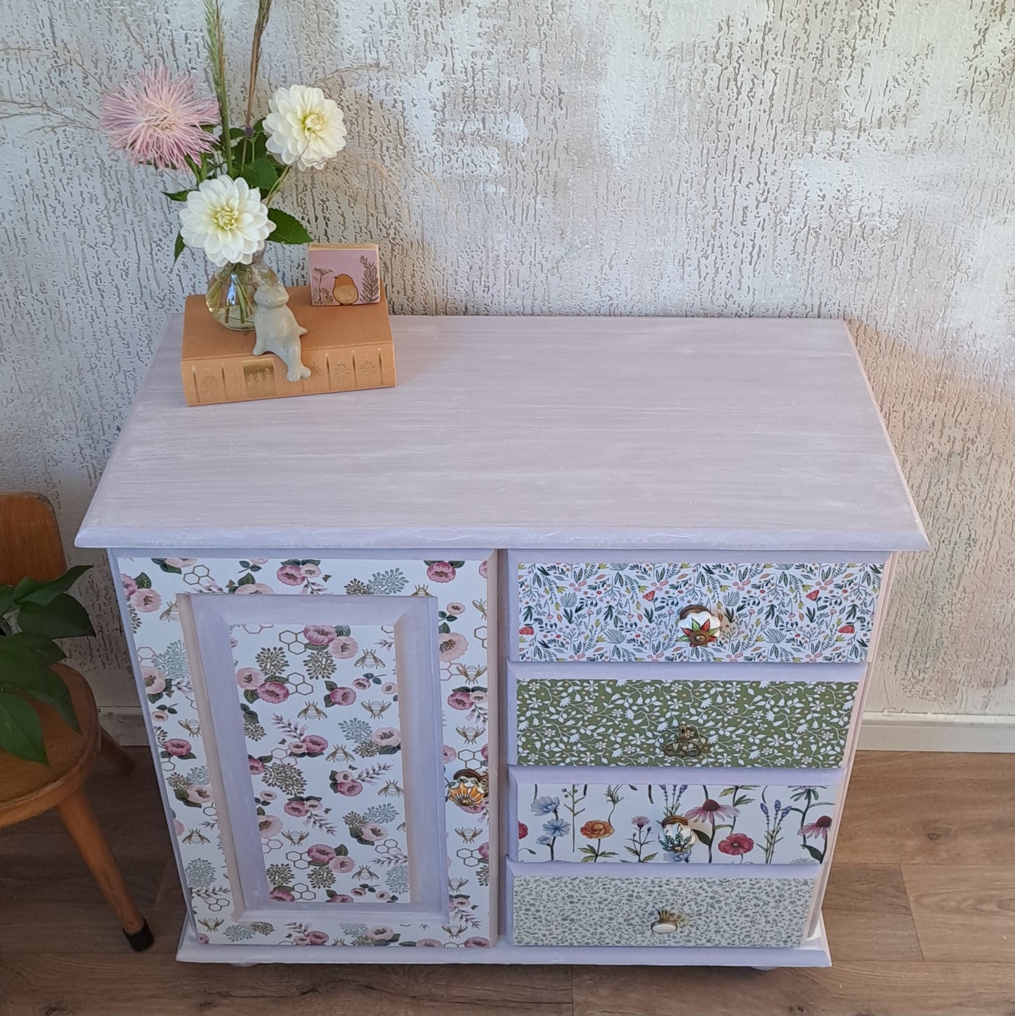 Kastje met fleurige prints