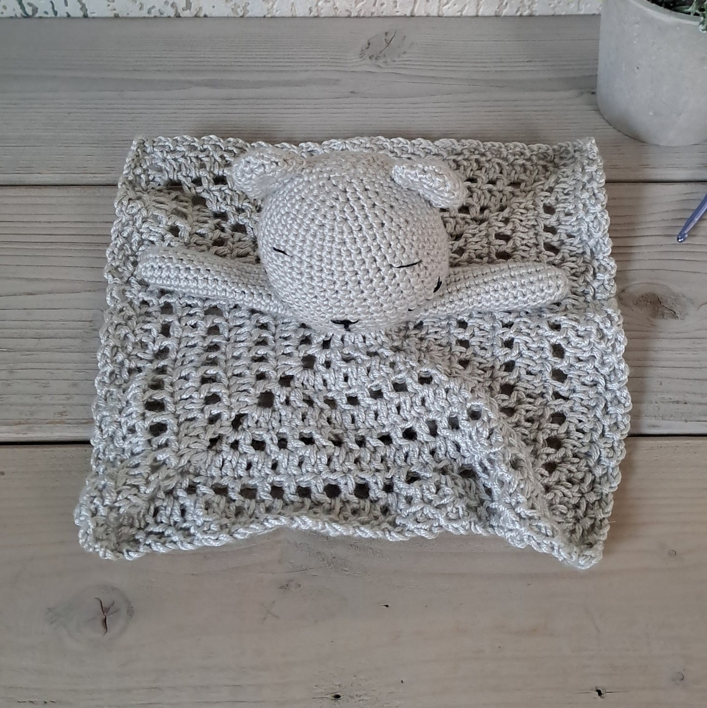 Knuffeldoekjes beer met rammelaar