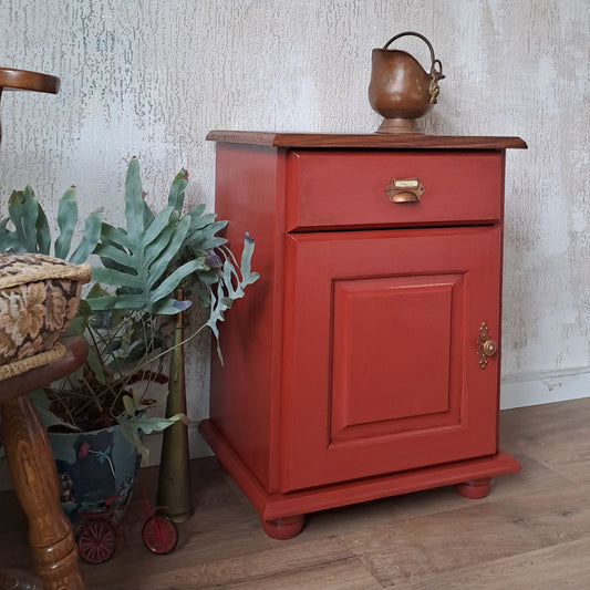 Nachtkastje dieprood