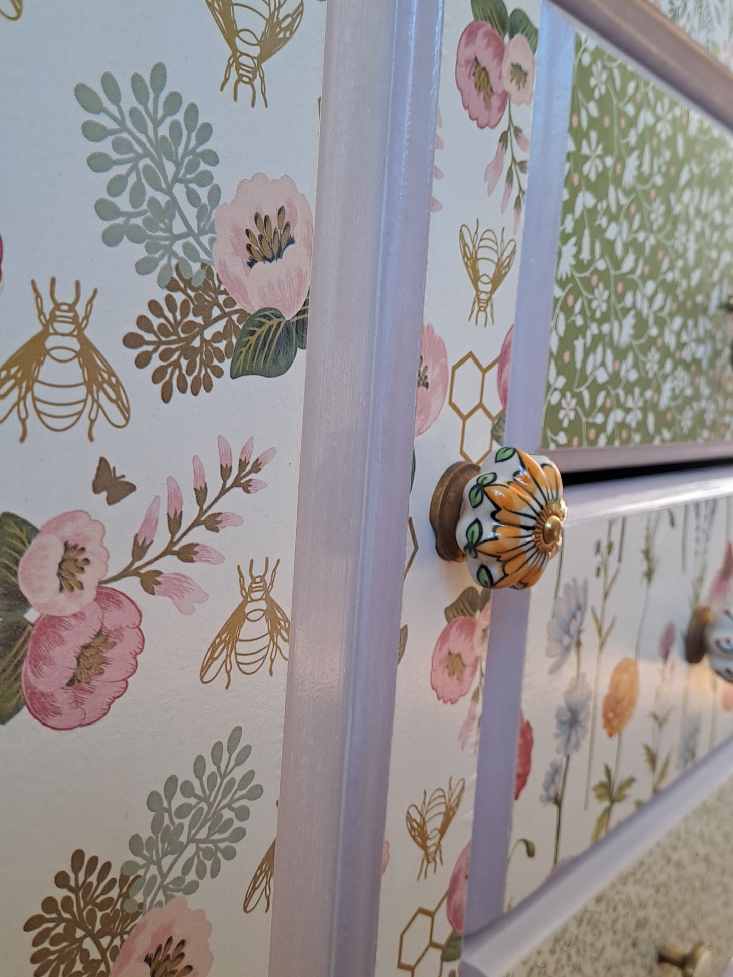 Kastje met fleurige prints
