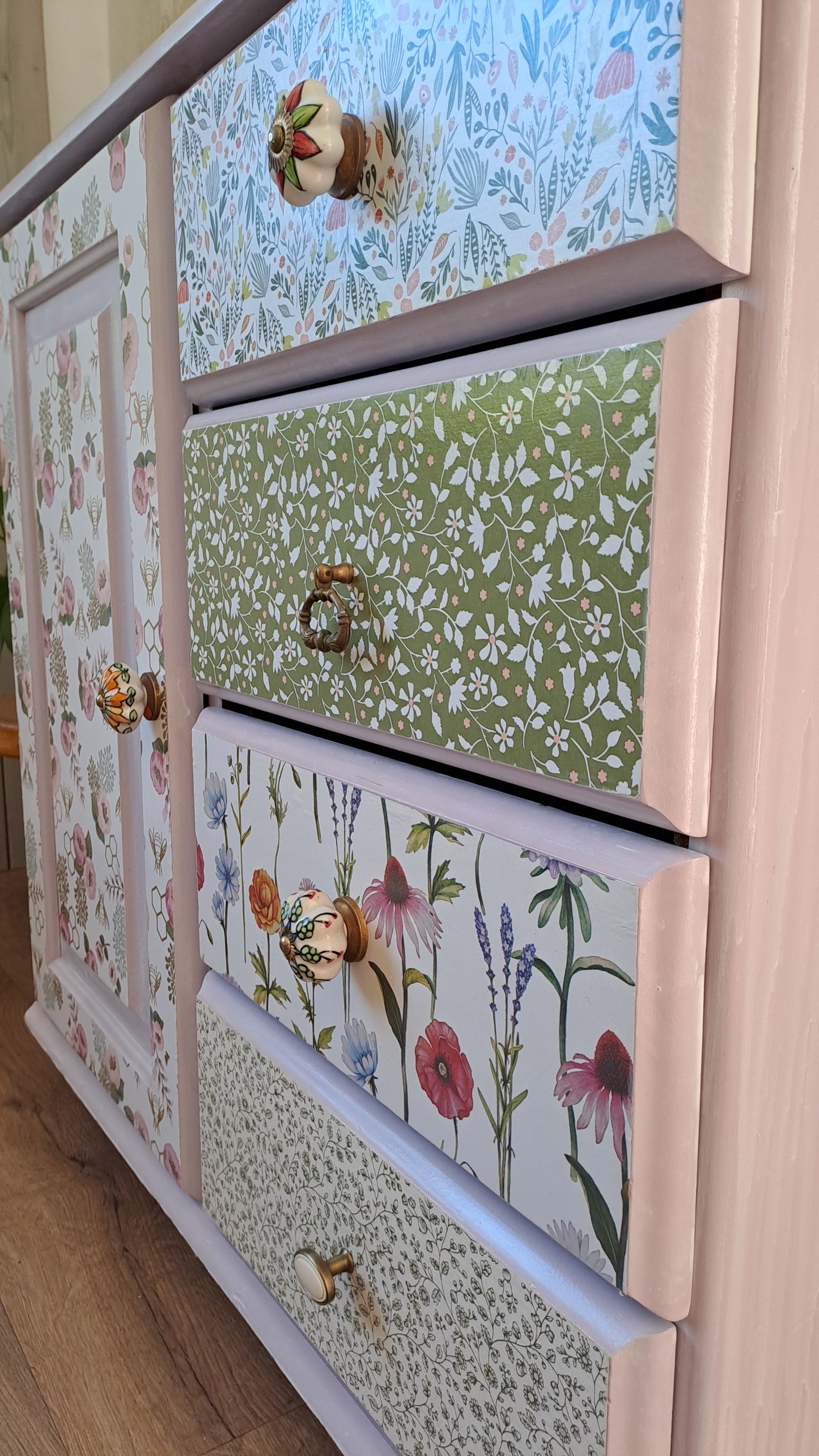 Kastje met fleurige prints